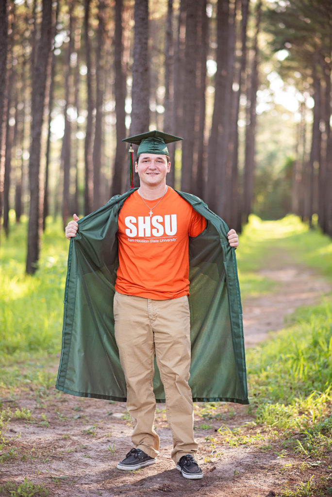 cap and gown photos what to wear, advise from Maria Snider Photography in Houston, TX