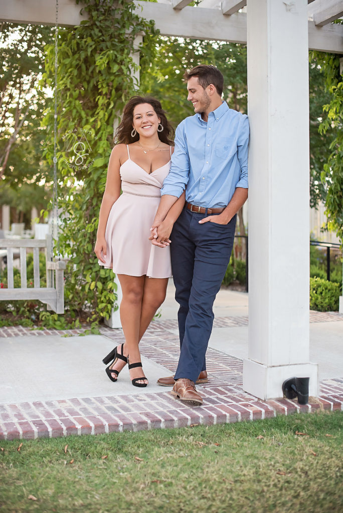 Engagement photos in The Woodlands