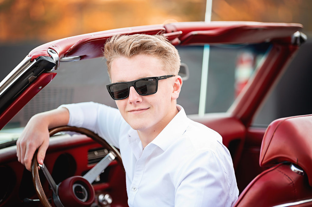 senior photos with cars