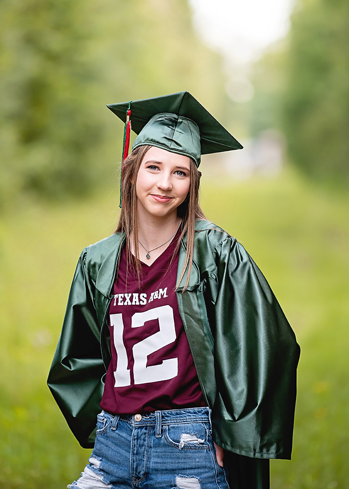 What to wear to cap and gown photos