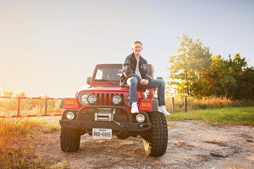 Senior photos with jeep