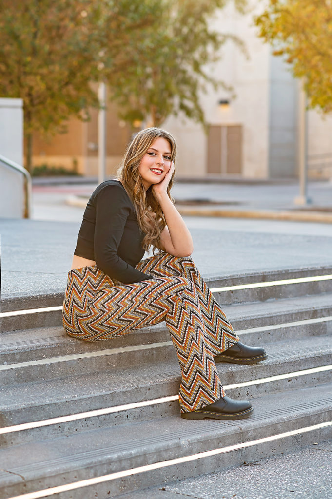 outdoor senior photos in the woodlands